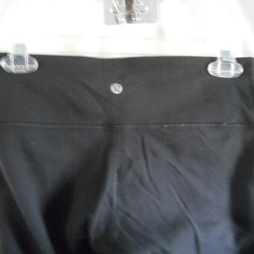 Lululemon Solid Black Crop Workout Pant 8 106259 - image 4